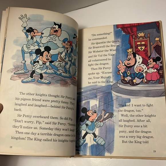 1988 Disney year book - Picture 6 of 7